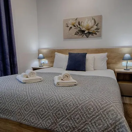 3bed With Shared Heated Pool By Homely