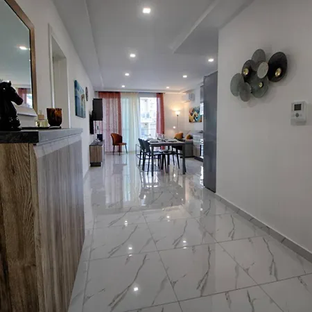 アパート 3bed With Shared Heated Pool By Homely