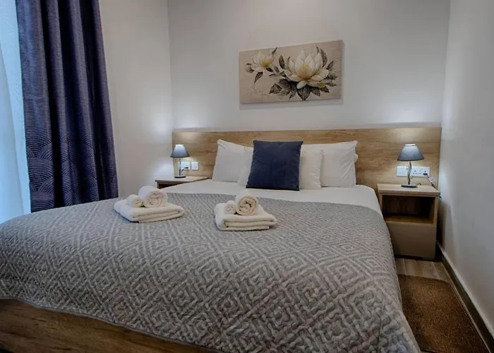 3bed With Shared Heated Pool By Homely