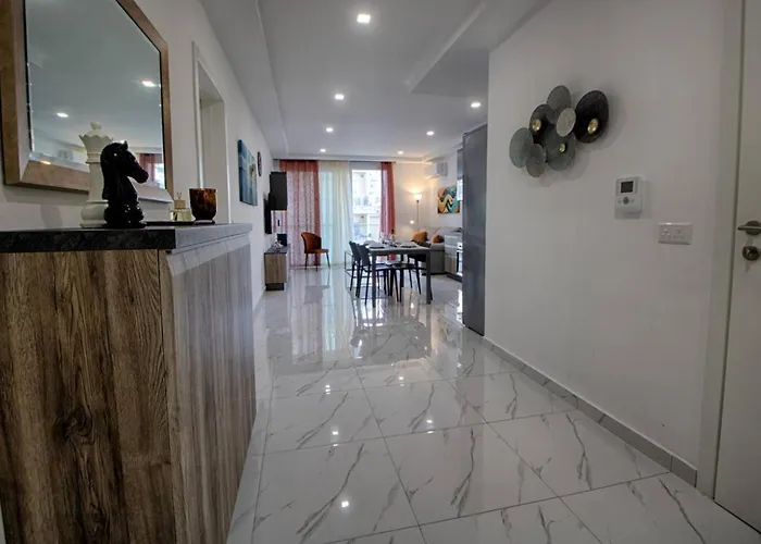 아파트 3bed With Shared Heated Pool By Homely