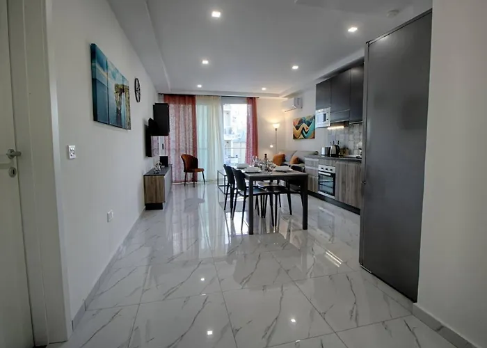 3bed With Shared Heated Pool By Homely 아파트