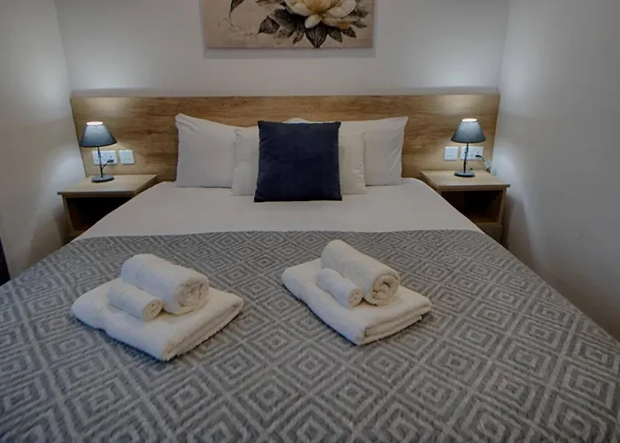 3bed With Shared Heated Pool By Homely