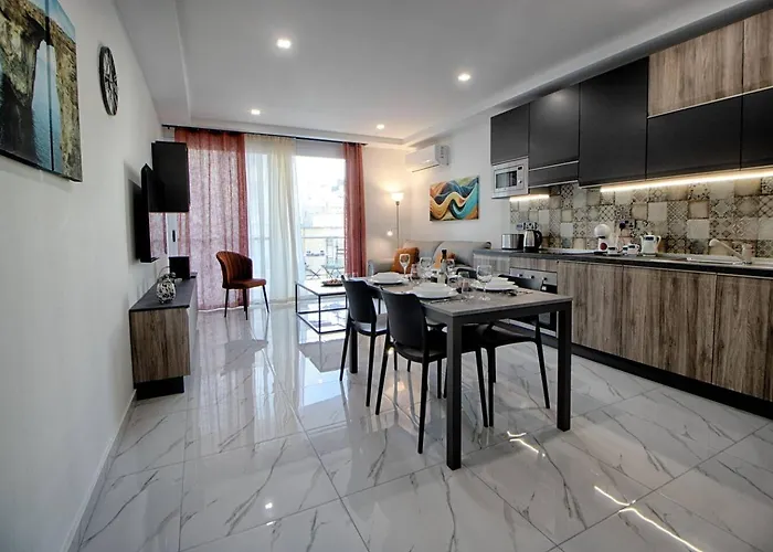 3bed With Shared Heated Pool By Homely 아파트