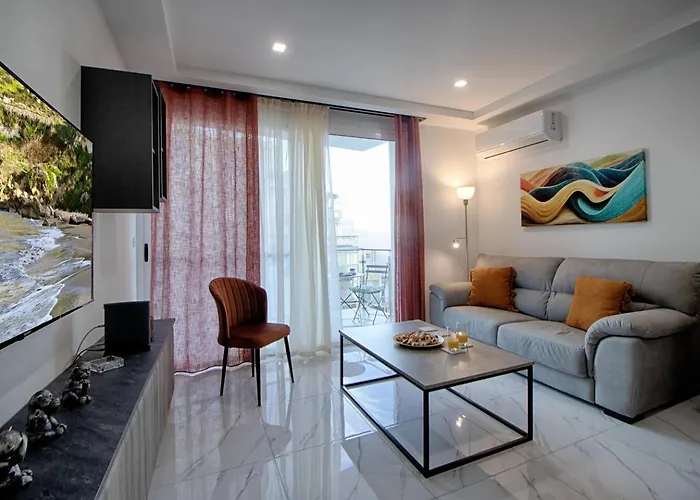 3bed With Shared Heated Pool By Homely 아파트 멜리에하